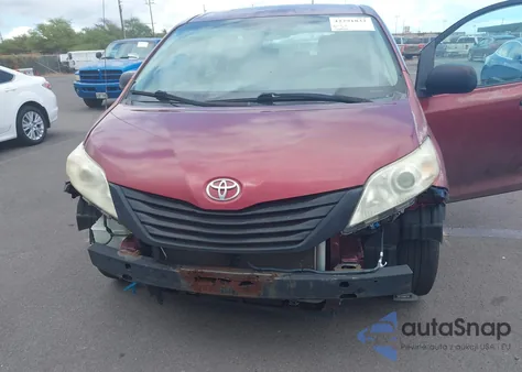 2012 Toyota Sienna Base V6 7 Passenger z USA, uszkodzony, nr VIN 5TDZK3DC5CS195229